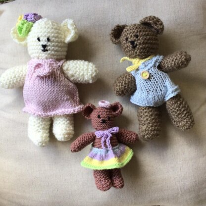 Bear Hug Family living in a honeypot knitting pattern