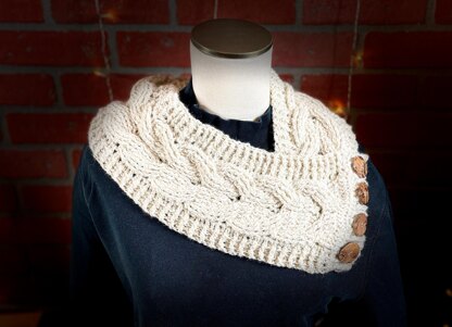 Cushy Cabled Cowl