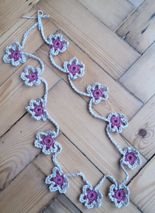 Daisy Chain Necklace