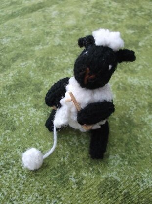 The Mini Knitting Lamb