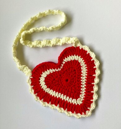 Heart purse by HueLaVive