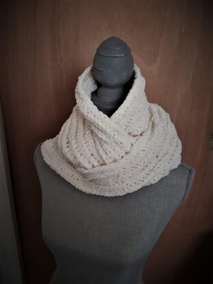 Brioche Chenille Keyhole Scarf