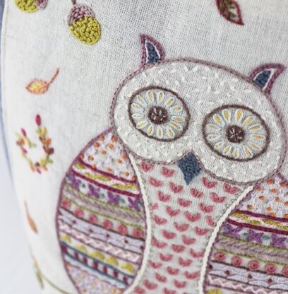 Un Chat Dans L'Aiguille Autumn Owl Printed Embroidery Kit