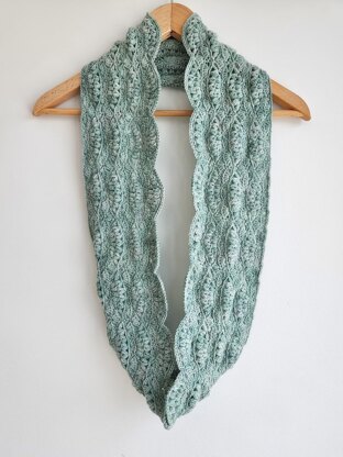 Clover Fan Infinity Scarf