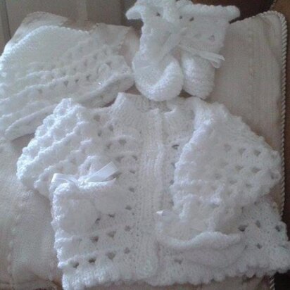 Paige Loopy Cardi, Cap and Booties size newborn/0-3mths