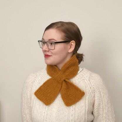 Nostalgia Keyhole Scarf