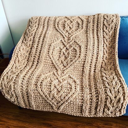 Celtic Hearts Cable Blanket