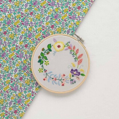 Mint & Make Joyful Wreath 6" Embroidery Kit with Hoop