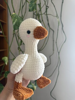 No-Sew Goose Amigurumi Crochet Pattern