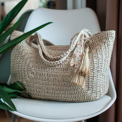 Large discount raffia bag