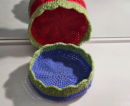 Scalloped Edge Basket
