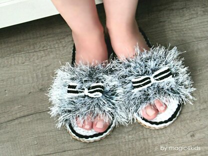 Eyelash slippers