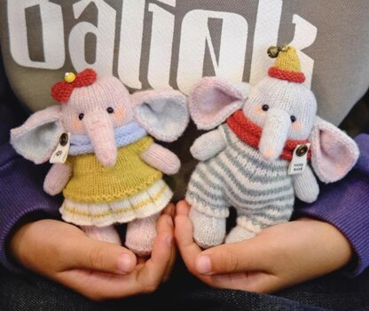 Knitting elephant