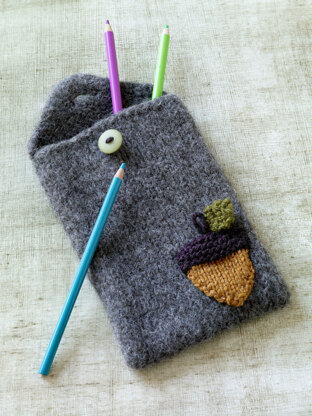 Felted Acorn Pencil Case in Lion Brand Vanna's Choice - L0619