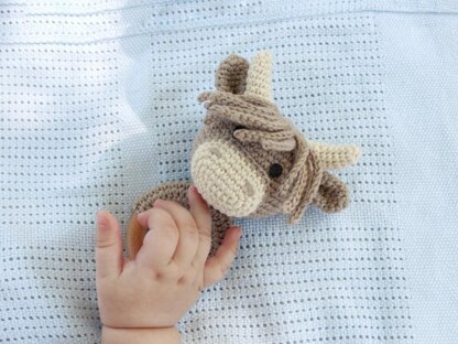 Highland cow baby rattle teether toy amigurumi crochet pattern
