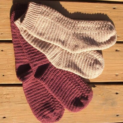 1050 - YOGA SOCKS Crochet pattern by Emi Harrington