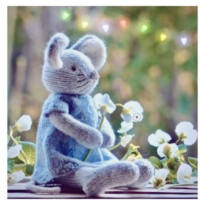 2 Little mouse Theo and Kitsy in Russian