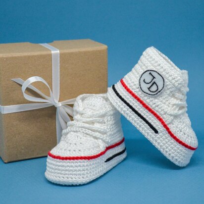 Baby high top booties with monogramm