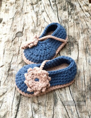 Baby Mary Janes ,  baby bootie crochet pattern - 2 trim variations