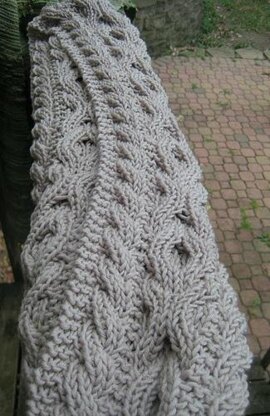 Reversibly Cabled Scarf