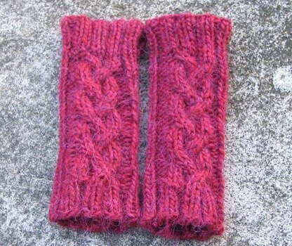 Warm Braid Cable Wristwarmers