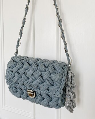 Criss-Cross Crochet Clutch