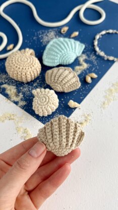 Seashell crochet pattern Amigurumi shell keychain and bag charm