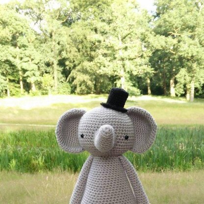 Elephant with Hat Crochet Amigurumi Pattern