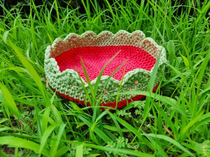 Scalloped Edge Basket