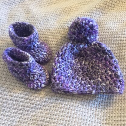 Baby beanie and bootie set