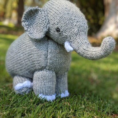 Peanut Butter the Elephant - knitting pattern