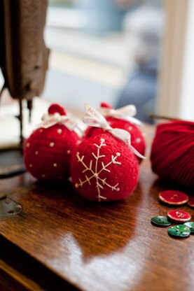 Festive Felted Baubles