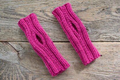 Knitted pattern Fuchsia Gloves