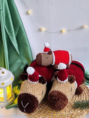 Amigurumi funny capybara Santa