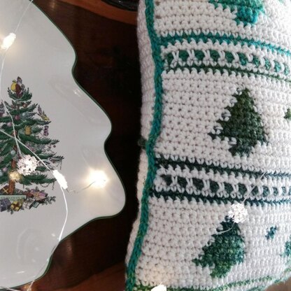 Christmas tree pillow - crochet pattern, decoration