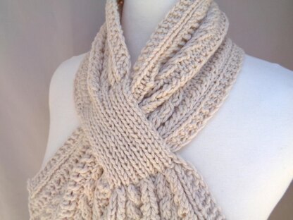 Keyhole Scarf with Cables