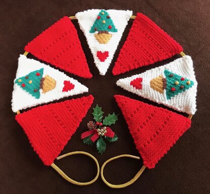 Christmas Tree Fireplace Bunting in Sirdar Snuggly DK