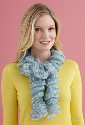 One Ball Twirly Scarf in Lion Brand Imagine - L20590D