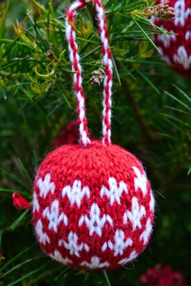 Danish Cross Christmas Bauble Knitting Pattern - Christmas Knitting Patterns