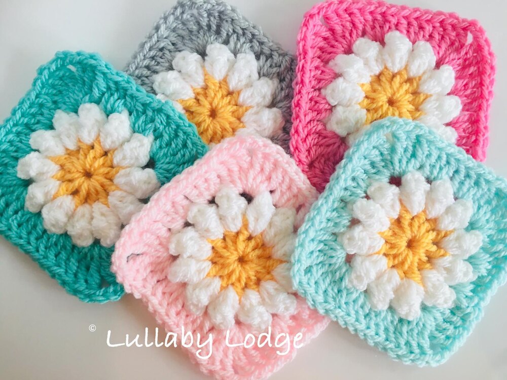 Ditsy Daisy Granny Square Crochet pattern by Lullaby Lodge