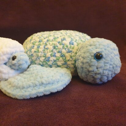 Crochet mummy and baby turtle