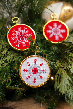 Vervaco Snowflakes (Set of 3) Cross Stitch Kit - 7cm