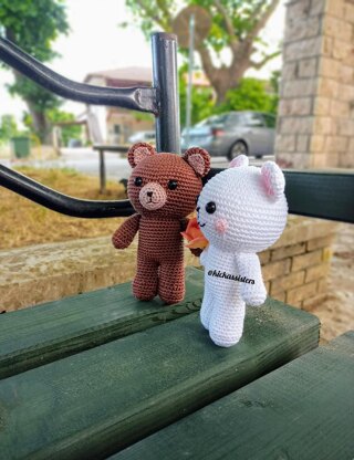 Brown and white bears amigurumi