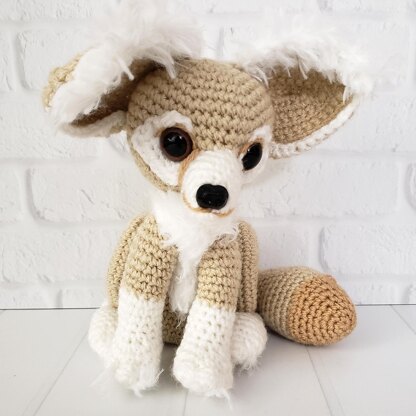 Vixie Fennec & Reyn Blackfoot Fox Amigurumi