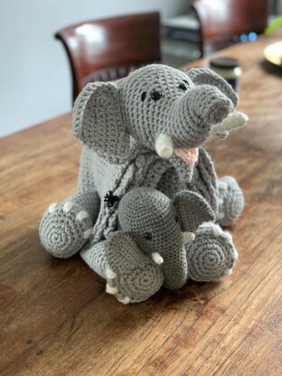 olifant knuffeldeken / Baby cuddle and play blanket Elephant