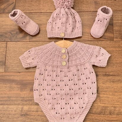 'Pippin' 3 Piece set with 8 sizes from Premature to 24 Months