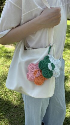 Flower Water Bottle Holder PDF pattern – market bag, cup sleeve, bag charm, flower keychain, crochet cup holder, flower bag charm