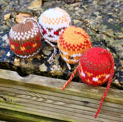 Painted Daisy Hanging Decoration Knitting Pattern - Toy Knitting Pattern