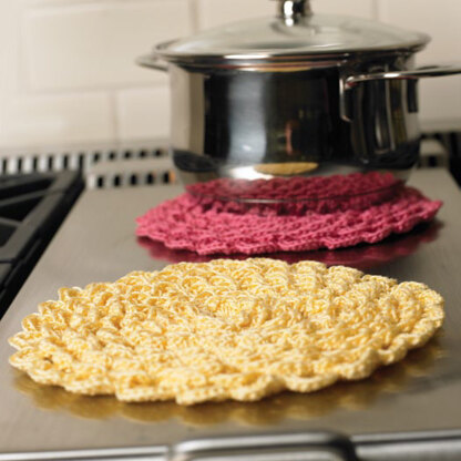 Pretty Petals Potholder in Aunt Lydia's Fashion Crochet Thread Size 3 Solids - LC3100