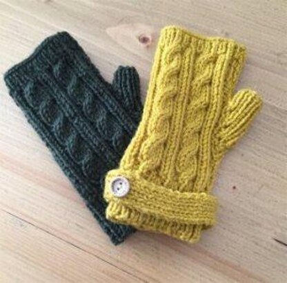 Cable wrist warmers with thumb